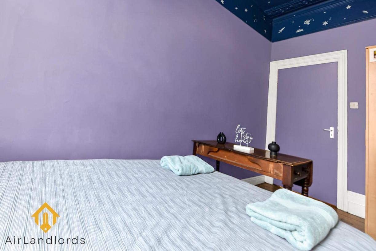 Peaceful 2-Bedroom Flat Near Queens Park Station ลอนดอน ภายนอก รูปภาพ