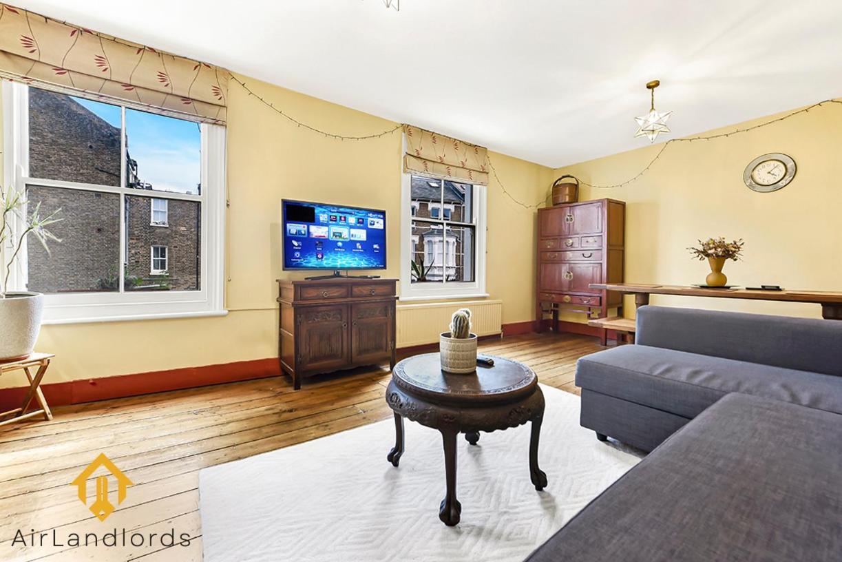 Peaceful 2-Bedroom Flat Near Queens Park Station ลอนดอน ภายนอก รูปภาพ