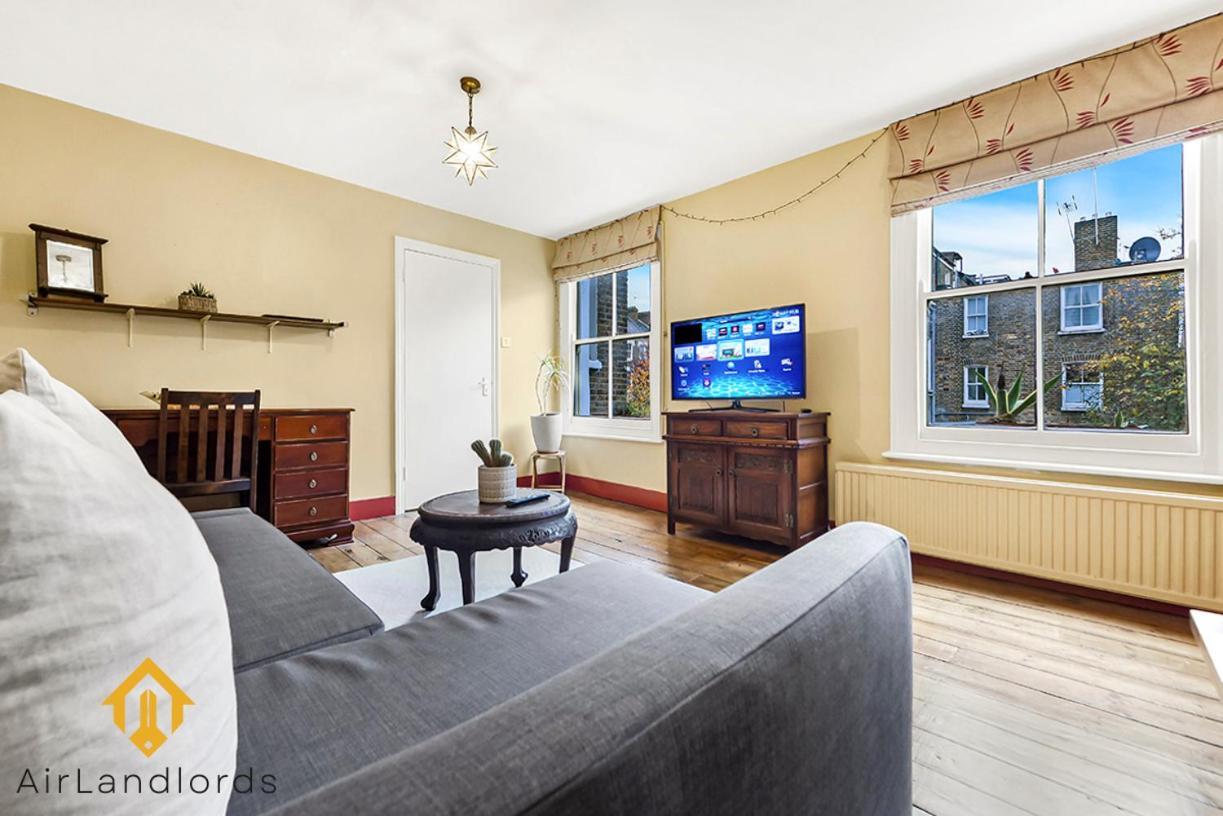 Peaceful 2-Bedroom Flat Near Queens Park Station ลอนดอน ภายนอก รูปภาพ